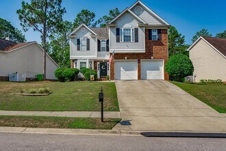Building Photo - Spacious home located in the beautiful and...