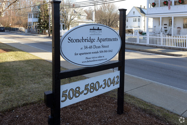 Main Sign Front - Stonebridge Apartments