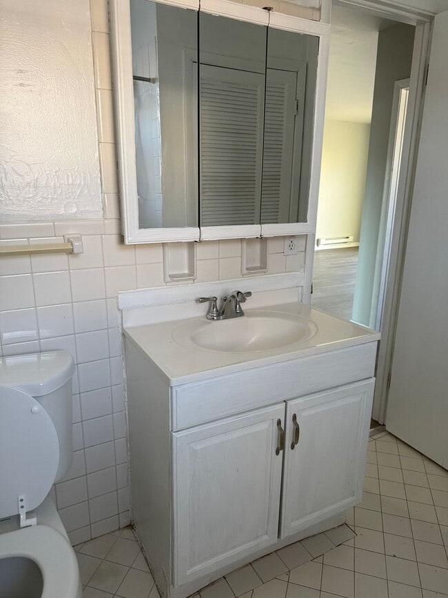 Building Photo - Spacious 1 Bed 1 Bath in the heart of Speedway!