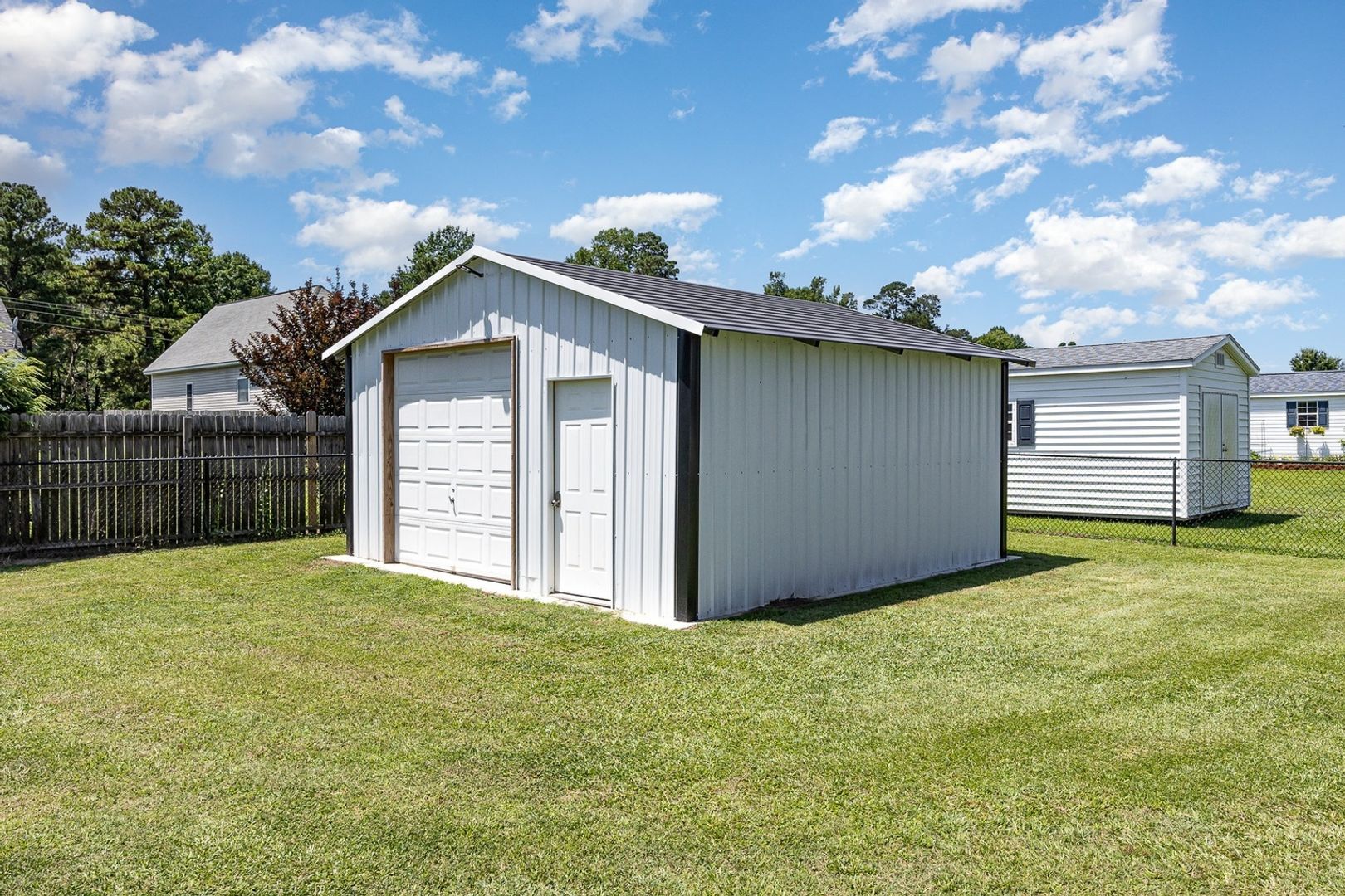 Building Photo - 305 Maddux Dr