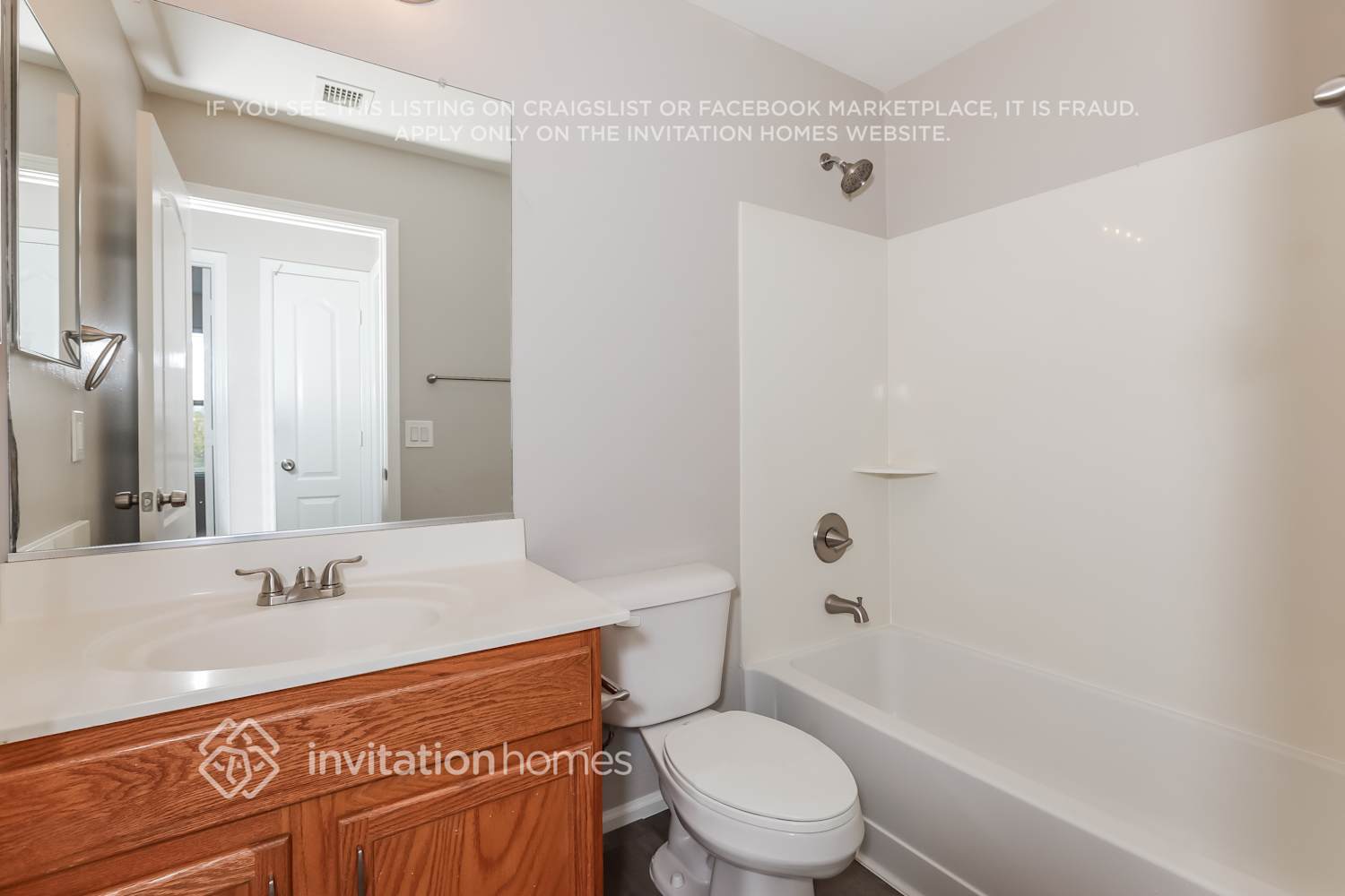 Building Photo - 1382 E Penny Ln