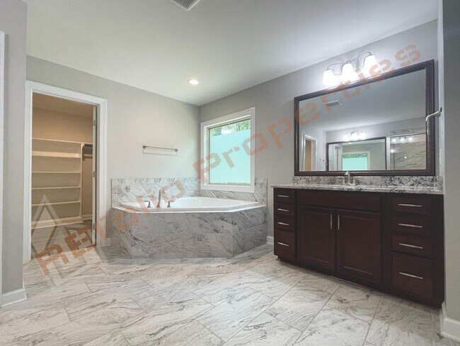 Building Photo - Gorgeous 5 Bedroom Home with First Floor In-law Suite & 3 Car Garage, Golf Course, Pool, Tennis a...