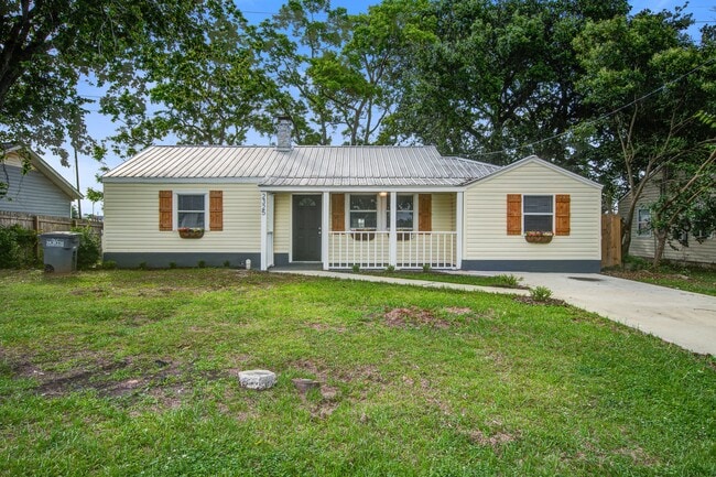 Primary Photo - 2325 Elegans Dr