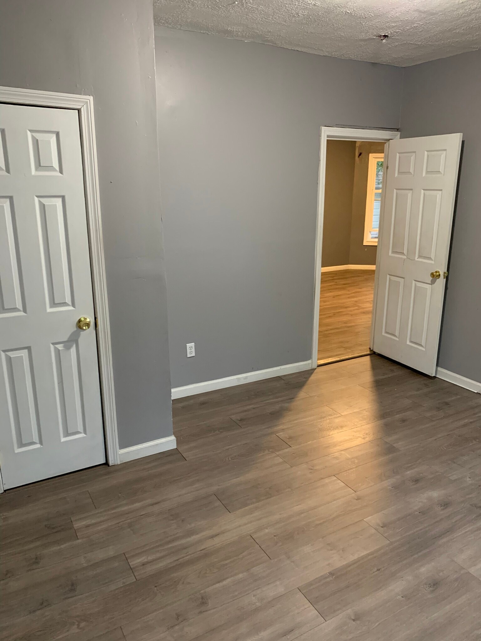 Building Photo - 405 Blatchley Ave