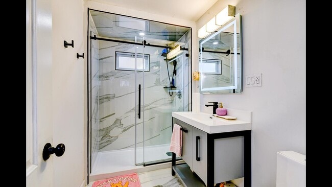 Building Photo - 1215 80th St