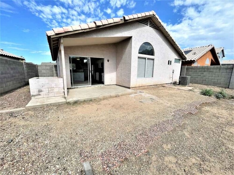 Building Photo - 949 Woodsong Way