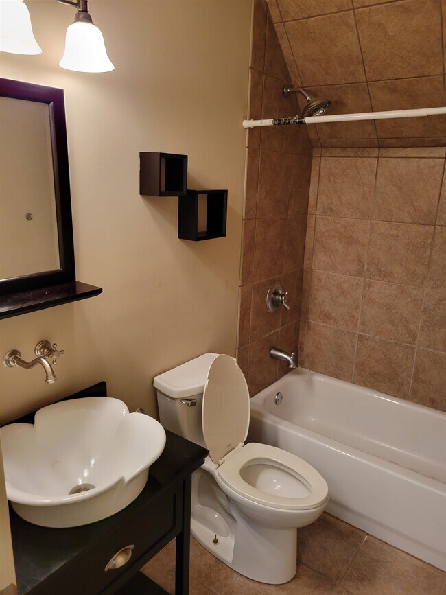 Building Photo - 37 Christmas Dr