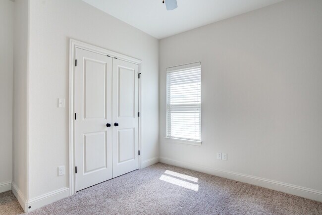 Building Photo - 1/2 off First Months! Rent Newer Cooper Me...