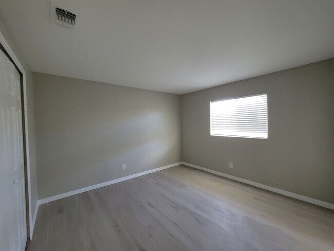 Building Photo - Duplex for rent
