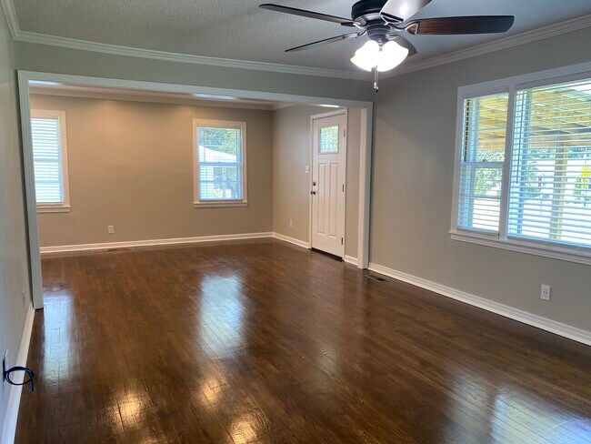 Building Photo - 1622 McCullough Ave NE