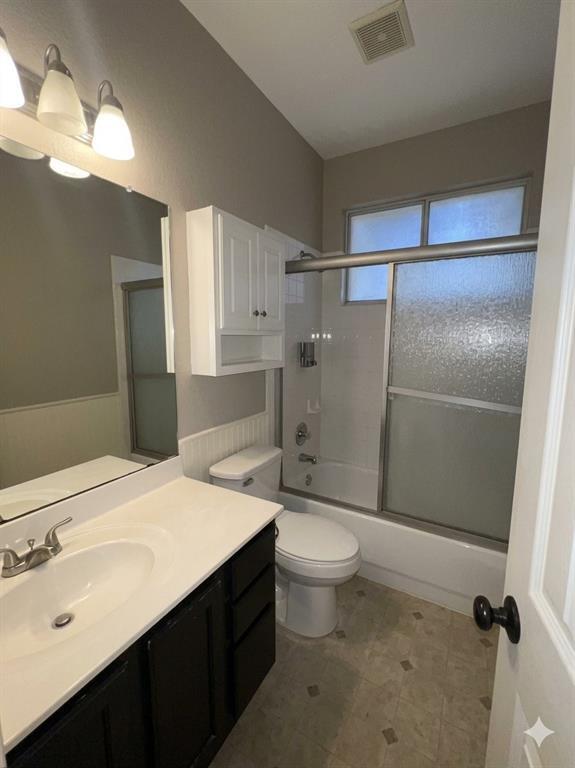 Building Photo - 903 Oakwood Dr