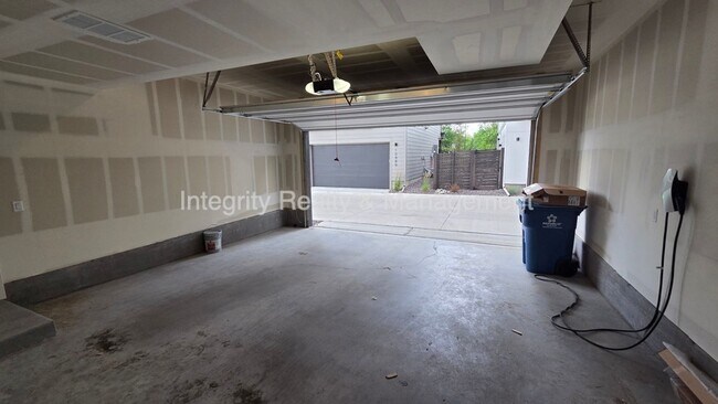 Building Photo - 11014 E Hinsdale Cir