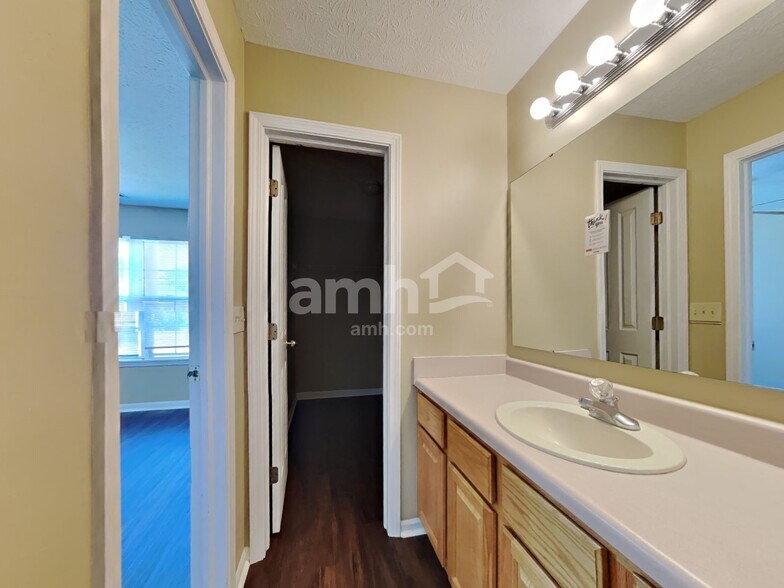 Building Photo - 1610 Winding Creek Trl