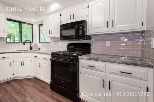 Building Photo - 7920 W 113th Terrace