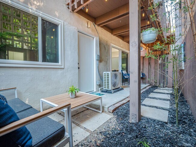 Building Photo - Fully Furnished Minutes from the Beach Newly Remodeled 2 Bedroom Move in Ready!