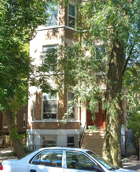 Building Photo - 952 N Hoyne Ave