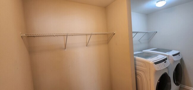 Building Photo - Welcome to Eagle Landing—where 3-bedroom bliss meets effortless style.