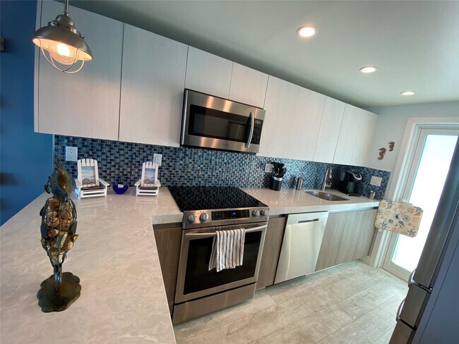 Building Photo - 333 NE 21st Ave