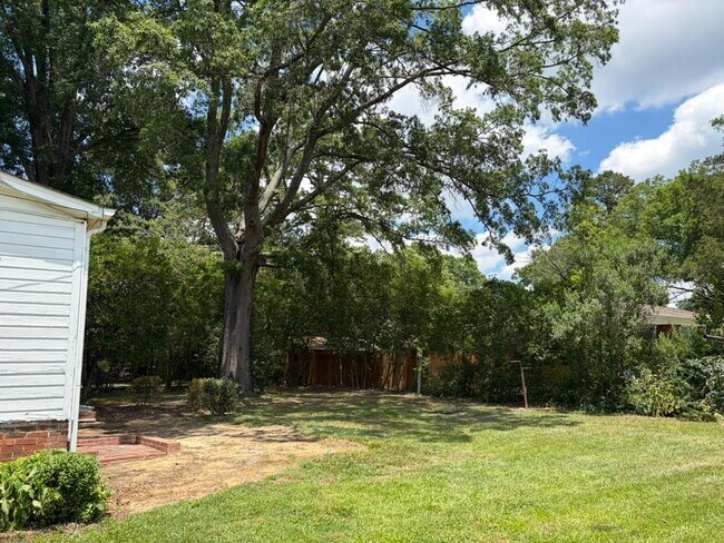 Building Photo - 6015 Monroe Rd