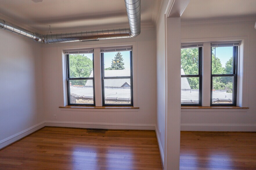 Building Photo - 4415 N Hamilton Ave
