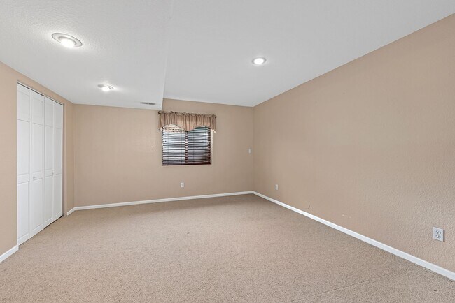 Building Photo - Long Realty & Property Management - Big home. Big yard. Big vibes. 6 beds 4 baths 3,556 sq ft Aur...