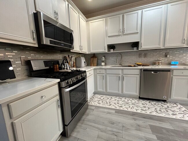 Building Photo - 2535 Village Creek Landing SE