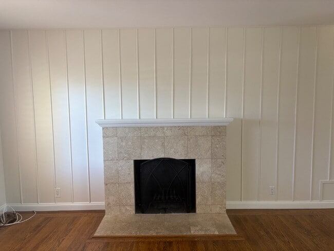 Building Photo - Coming Oct. 1, 2026 - Charming 3 bed, 2 bath with office on San Carlos Border