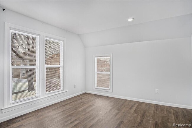 Building Photo - 671 Clairmount Ave