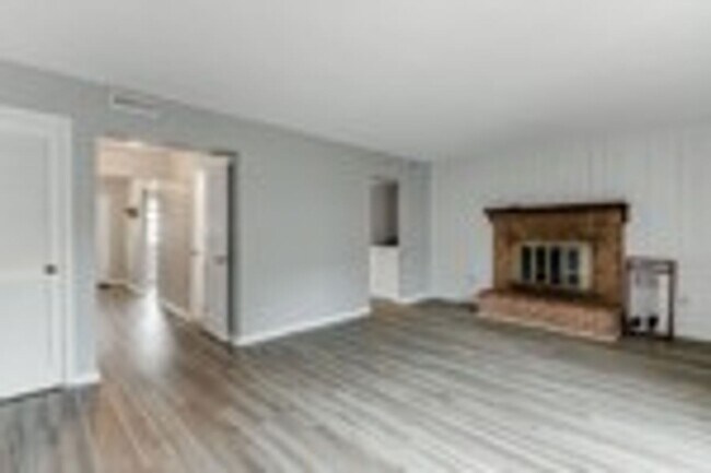 Building Photo - 945 Indian Cir