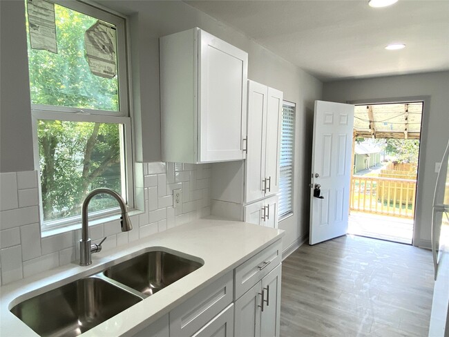 Primary Photo - 313 N 3rd St