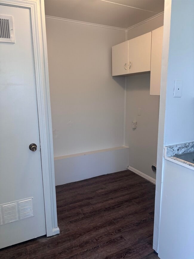 Building Photo - 3329 Madewell St