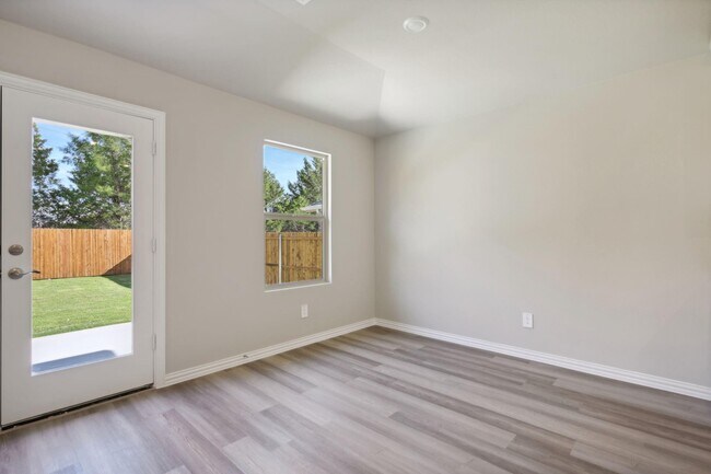 Building Photo - 2209 Dunbar Dr