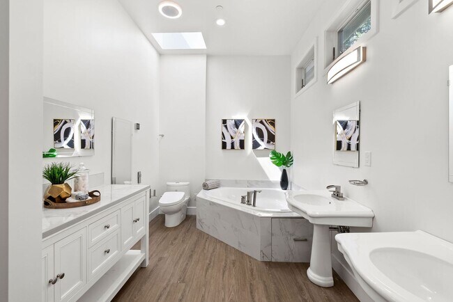 Building Photo - Modern Claremont Hills Home with Spectacular Tiered Yard
