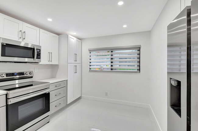 Building Photo - 15378 Lakes of Delray Blvd
