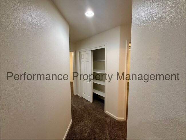 Building Photo - Stunning 5 Bed/2 Bath NW Bakersfield Home w/ $0 Deposit Option