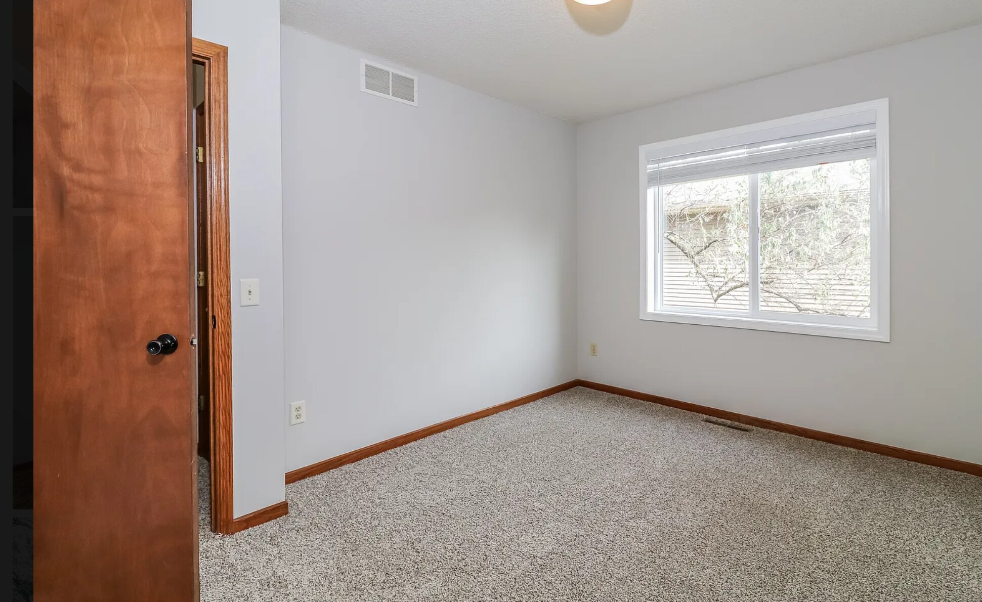 Building Photo - 5920 W 136th St