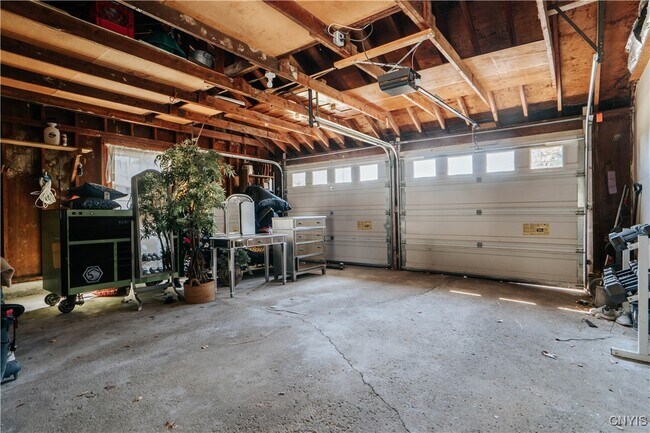Building Photo - 916 Westwood Dr