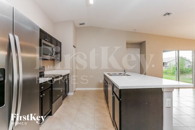 Building Photo - 1810 SW Starman Ave