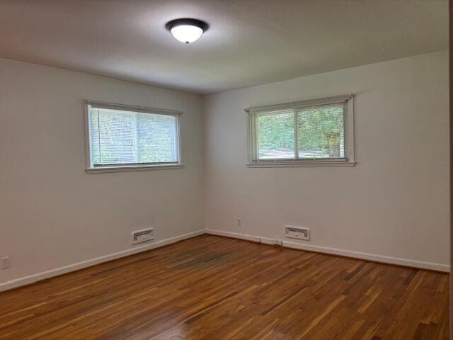 Building Photo - 580 Riverview Dr
