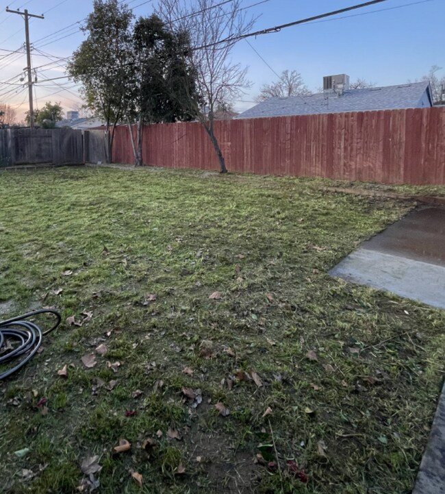 Building Photo - ADORABLE Arden Arcade 2/1 + Bonus Room!  (Please reference entire ad for viewings)