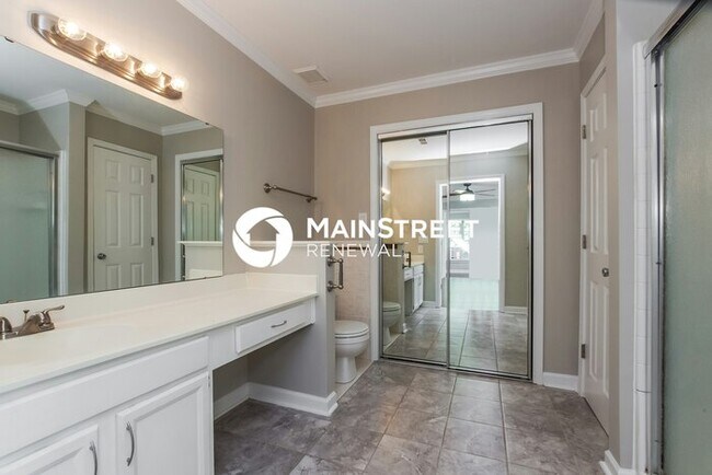 Building Photo - 4 Bedroom Pet-Friendly Home in Charlotte, NC with Main Street Renewal