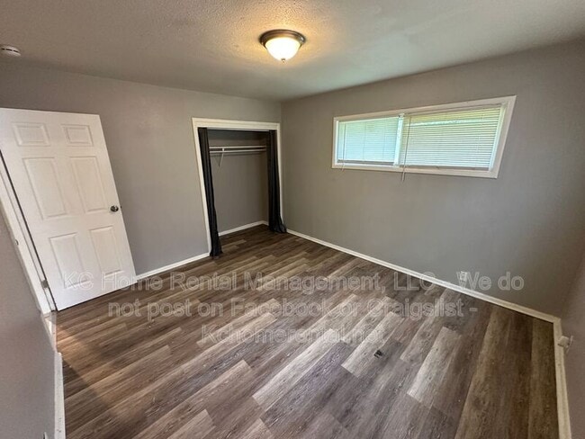 Building Photo - 10812 Newton Ave