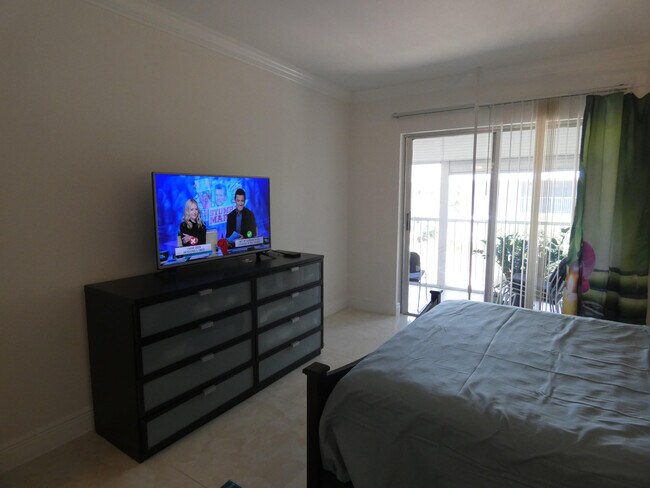Building Photo - 18081 SE Country Club Dr