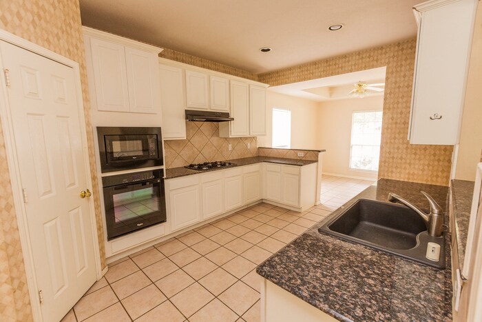 Building Photo - 15535 Downford Dr