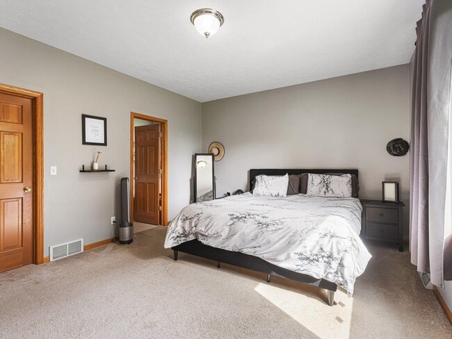 Building Photo - 251 Ashbourne Dr