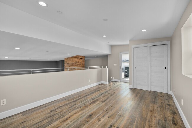 Building Photo - 2415 Carnegie Ln