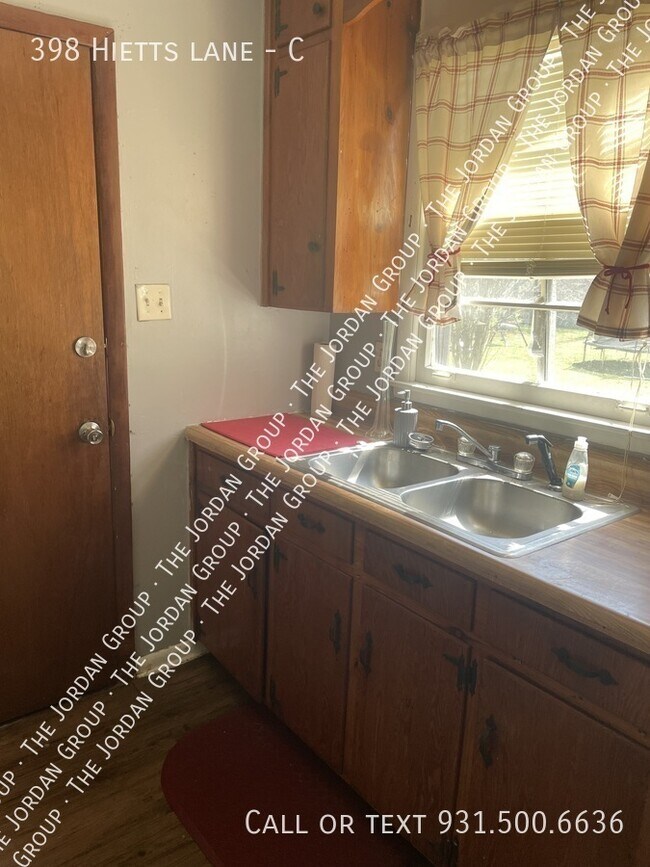 Building Photo - 398 Hietts Ln