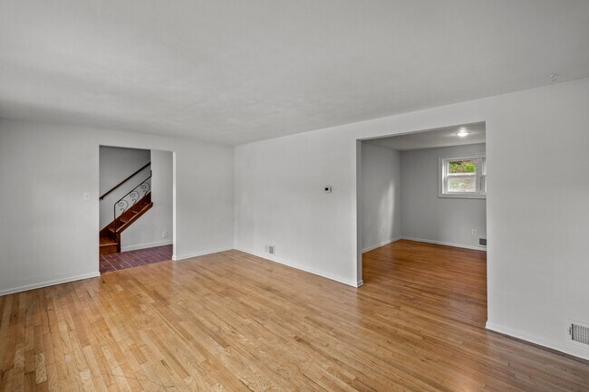 Building Photo - AVAILABLE AUGUST 1ST!! Gorgeous 3 BEDROOM ...