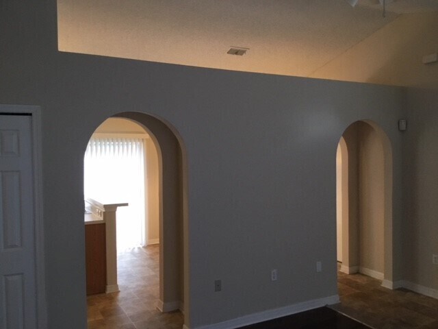 Building Photo - 6637 Gentle Oaks Dr E