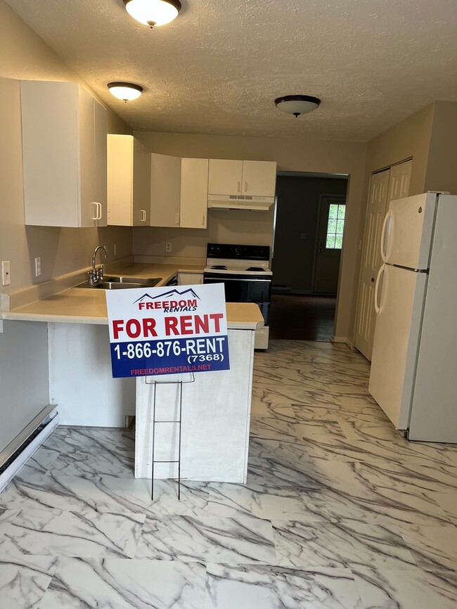 Building Photo - Newly Remodeled unit in Duplex